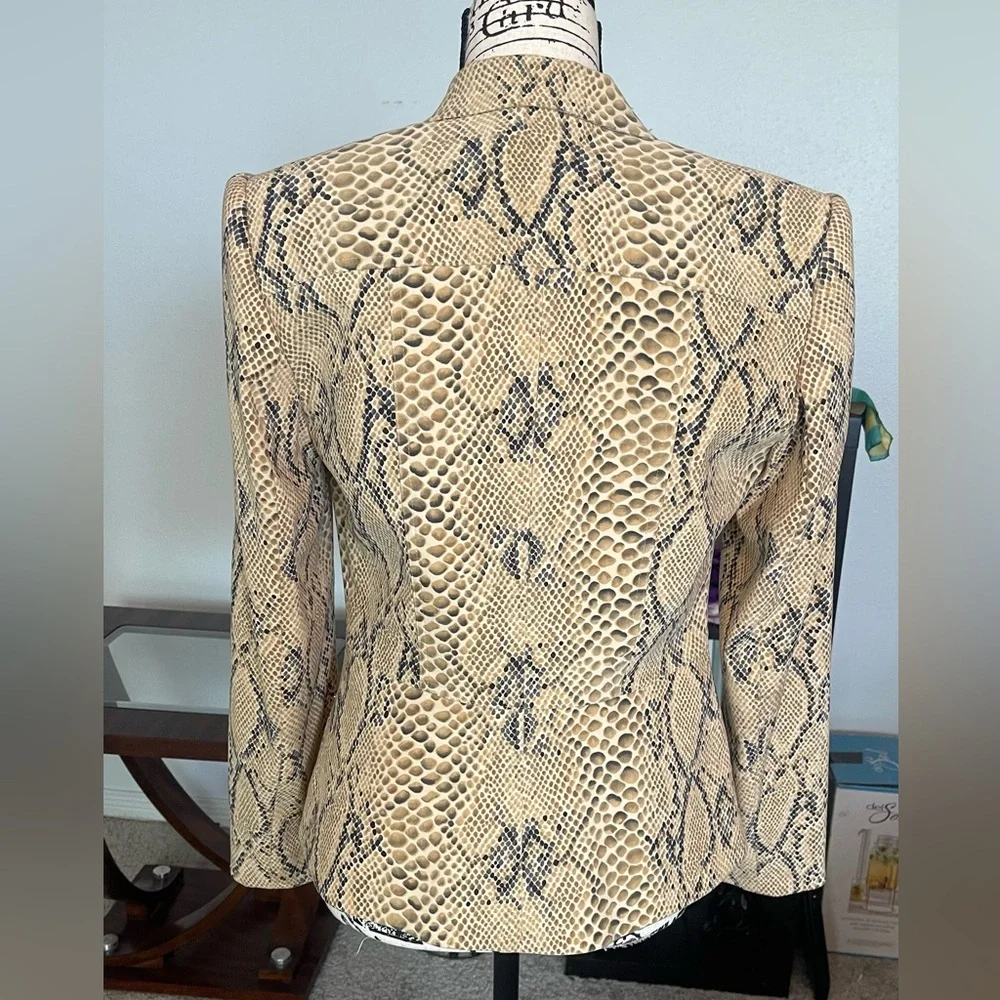 Alberto Makali - Snake-Print Tailored Blazer and Skirt Set in Size 8 - Picture 8 of 16
